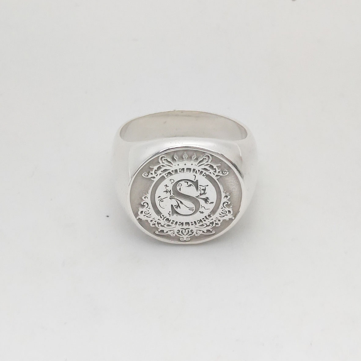 Custom Engraved 17mm Round Top - Initial Ring Custom recensie en prijs